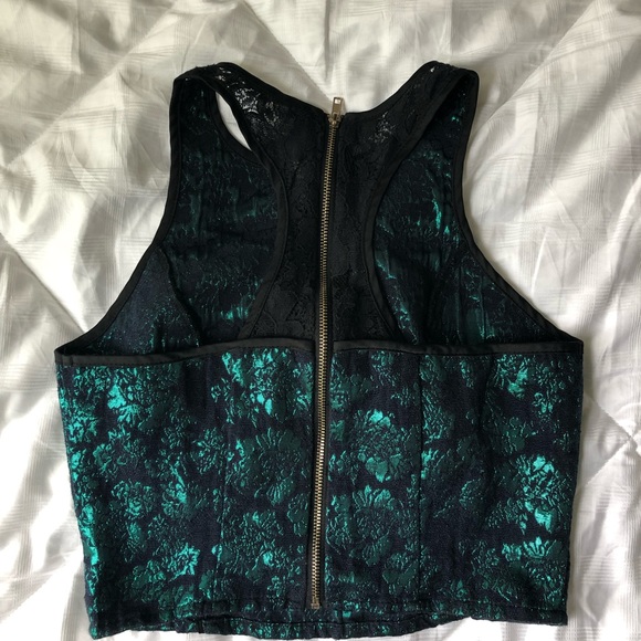 crop top - Picture 2 of 2